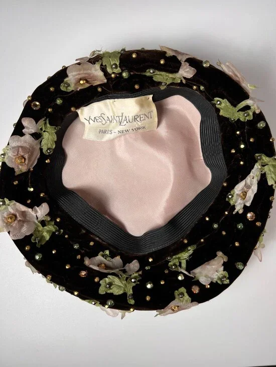 VTG YSL Chocolate Brown Beret Velvet Hat with Floral Motifs and Rhinestones 60's - Picture 6 of 7
